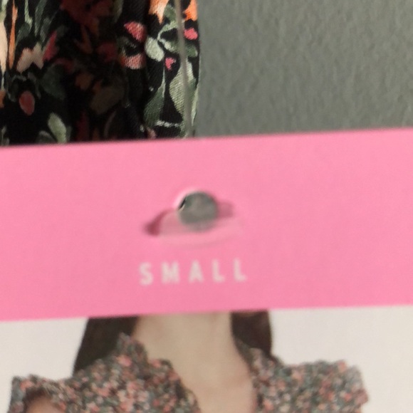 STEVE MADDEN WOMAN BLOUSE SIZE SMALL! NEW WITH TAGS IN IT! SMOKE FREE HOME! - Picture 4 of 6